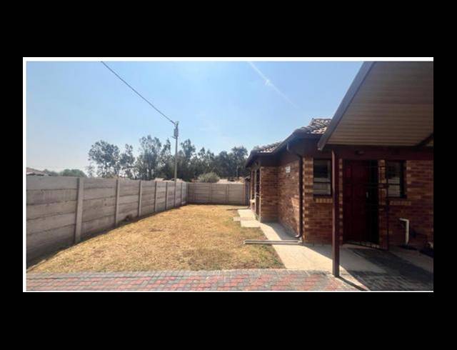 3 BEDROOM HOUSE FOR SALE IN CLAYVILLE